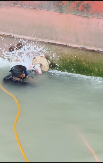Vessel cleaning operation 4