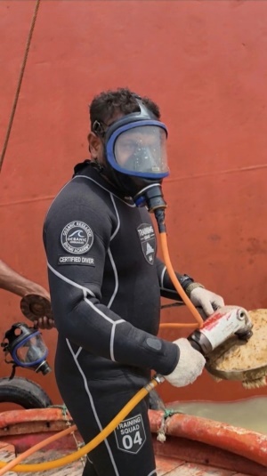 Vessel cleaning operation 3